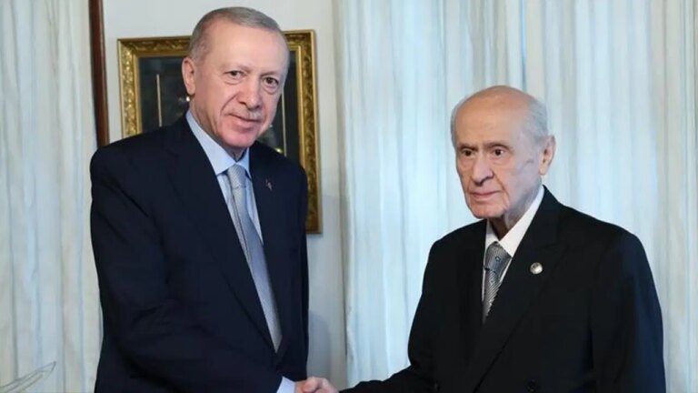 erdogan-ve-akpden-sikayetci-cok-konusulacak-devlet-bahceli-iddiasi-ziyaretine-gelenlere-yakiniyor-1DlgTylq.jpg