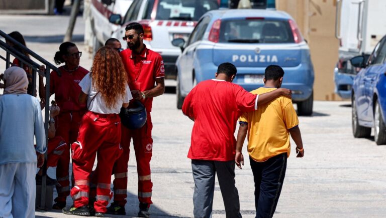 yaslari-9-11-ve-17ydi-uc-kiz-kardes-umut-yolculugunda-boguldu-aIgS9zts.jpg