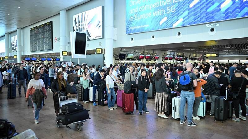 Avrupa havalimanlarında siber saldırı: Check-in sistemleri devre dışı kaldı, uçuşlar aksadı