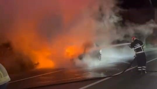 Bursa’da seyir halindeki otomobil alev aldı