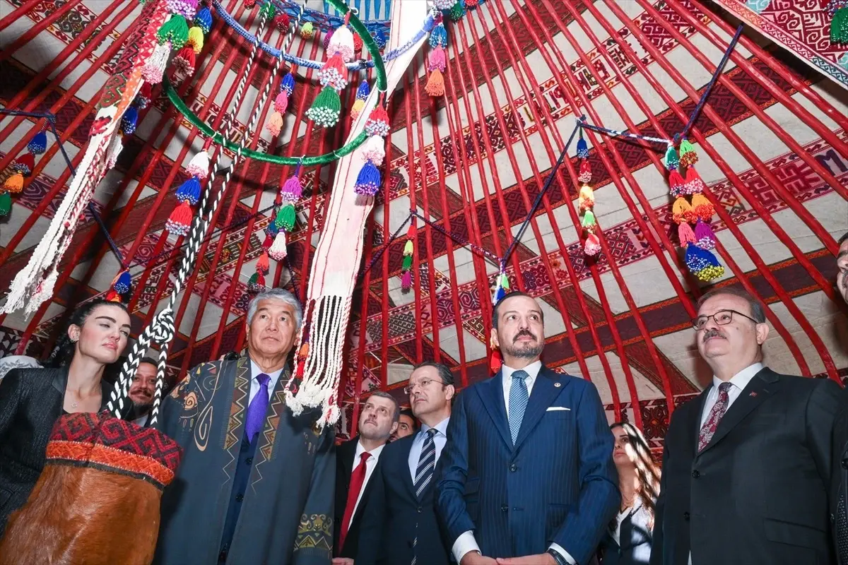 Kazakistan’dan Türkiye’ye Gelen Geleneksel Kazak Yurt Çadırı Hediyesi