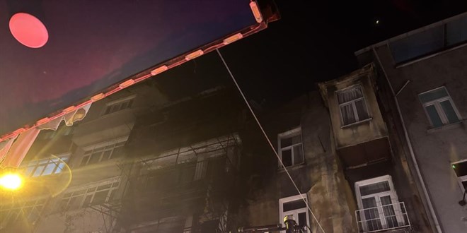 Kız istemede patlatılan havai fişekler evi yaktı: 8 yaralı