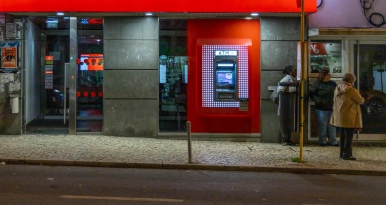 Köklü banka 76 şubesini tek tek kapatıyor