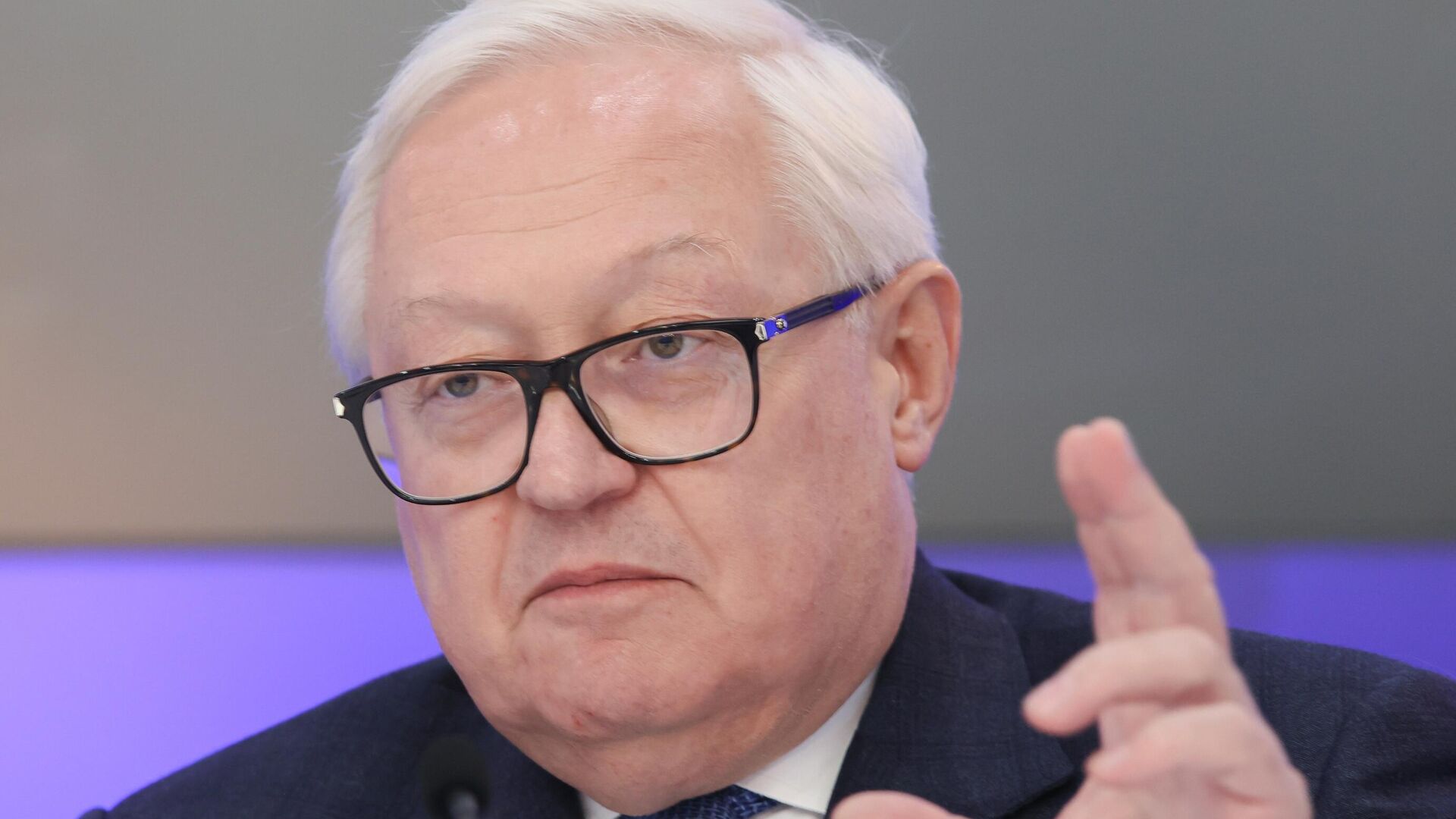 Ryabkov: Putin-Trump zirvesini engellemeye çalışıyorlar