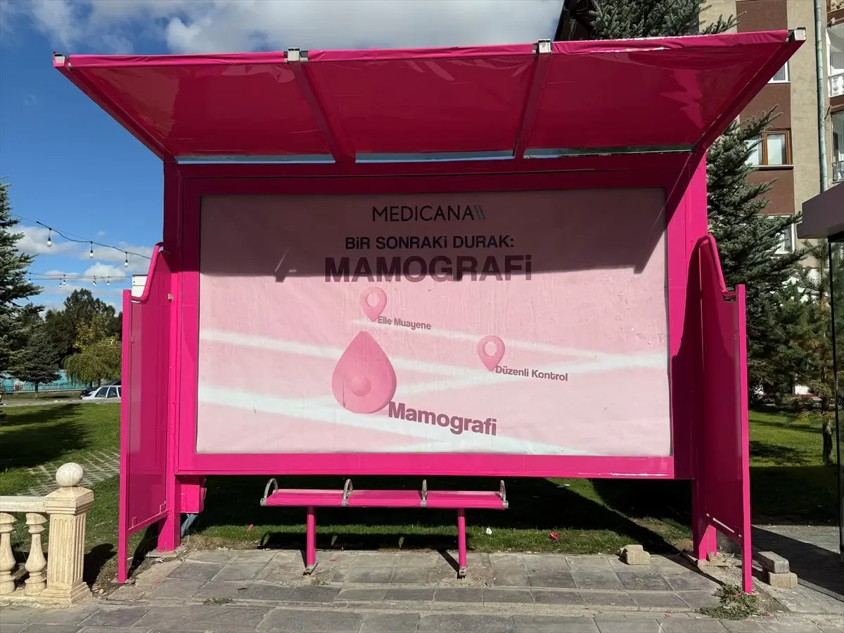 Sivas’ta Meme Kanseri Farkındalık Ayı İçin Duraklar Pembe Renklendirildi