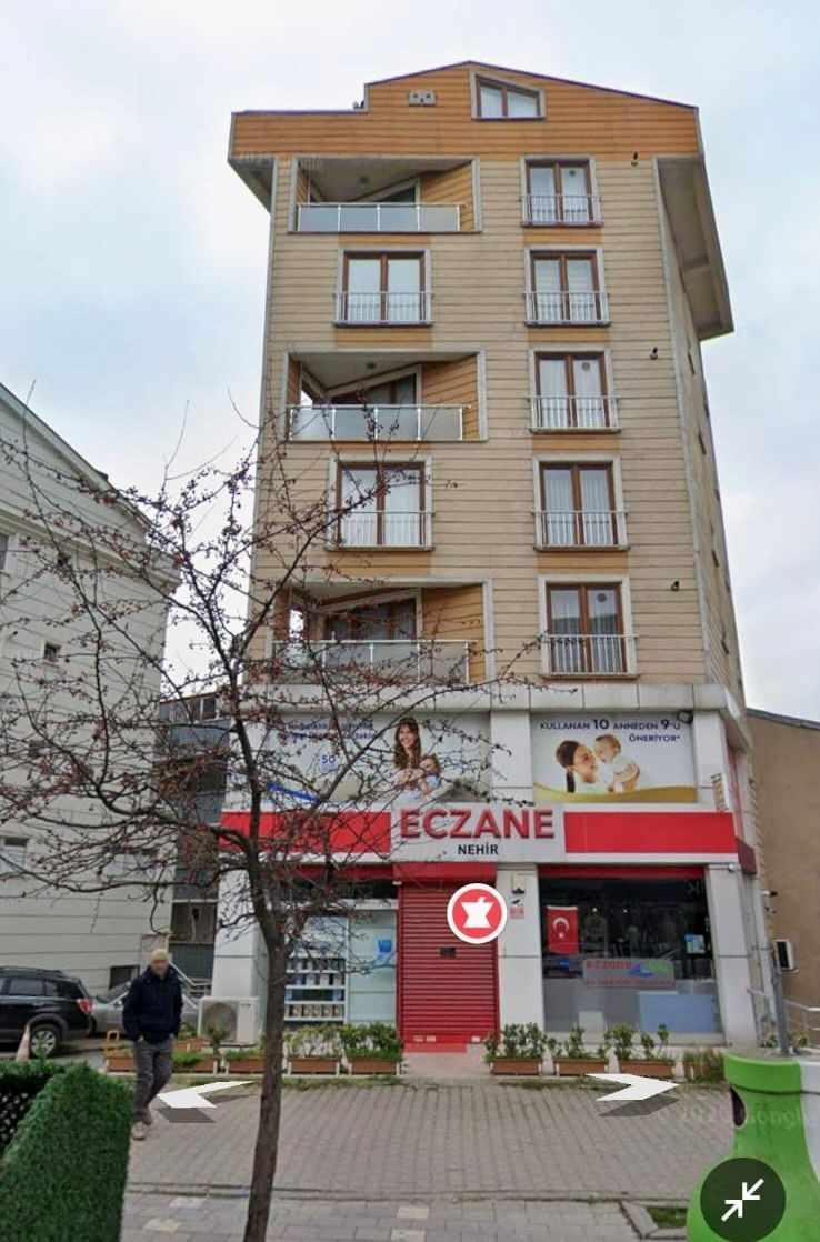 Çöken binanın enkazı