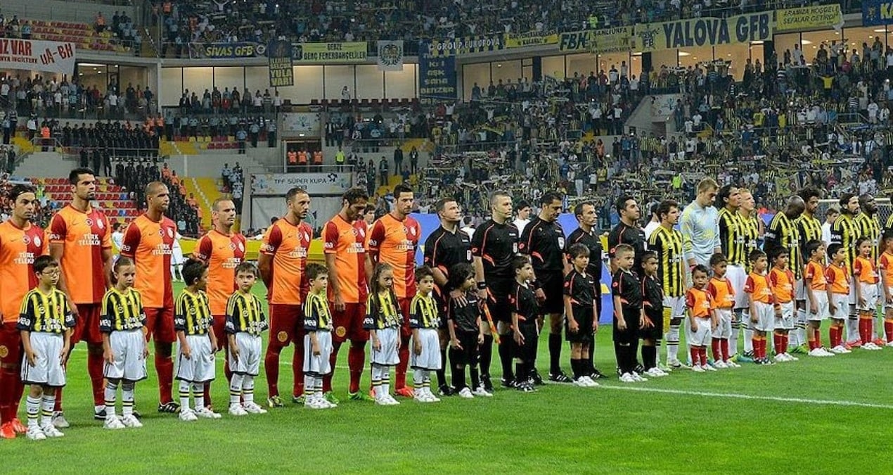 Maçlardan önce İstiklal Marşı’nı da kaldıracak mısınız?