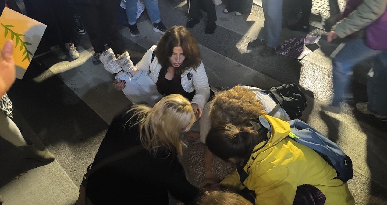 Şiddete karşı mücadele gününde polis şiddeti