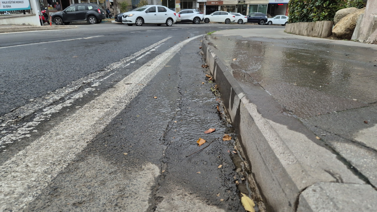 Tekirdağ’da su patlağı tonlarca içme suyunu heba etti