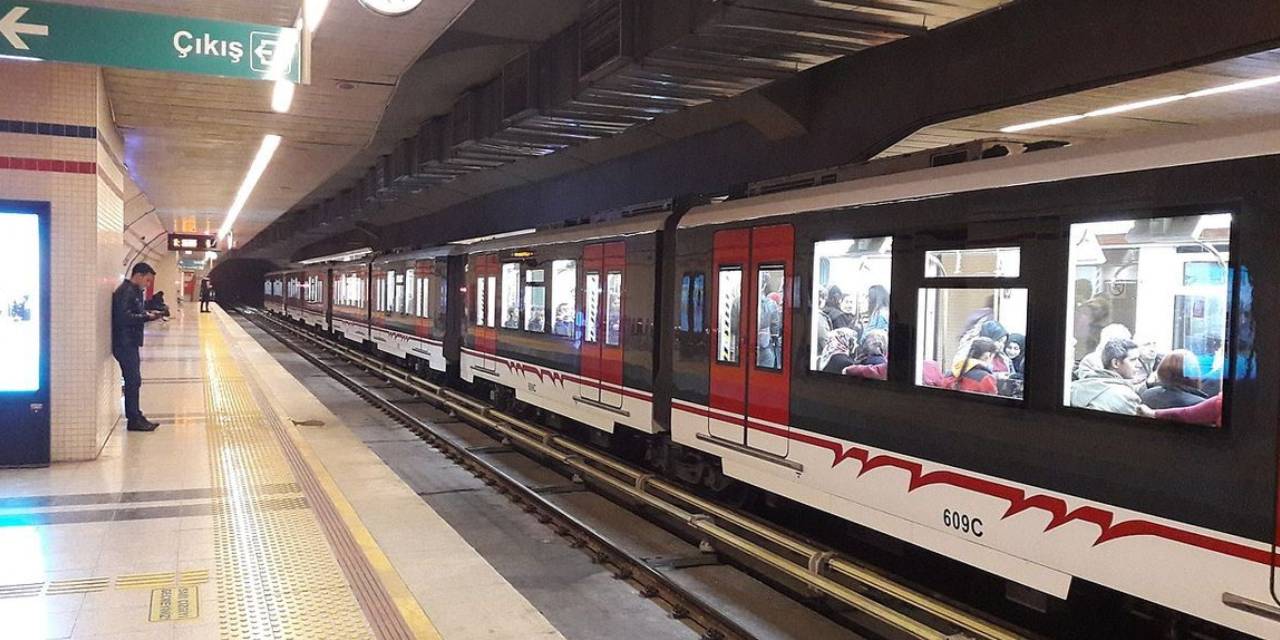 İzmir’de metro raydan çıktı: Yolcular tahliye edildi