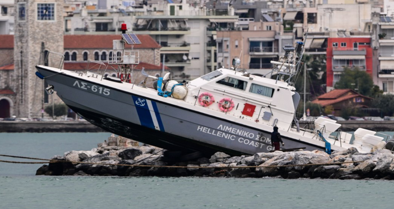 Yunan sahil güvenliği yolunu şaşırdı, görenler bir daha baktı