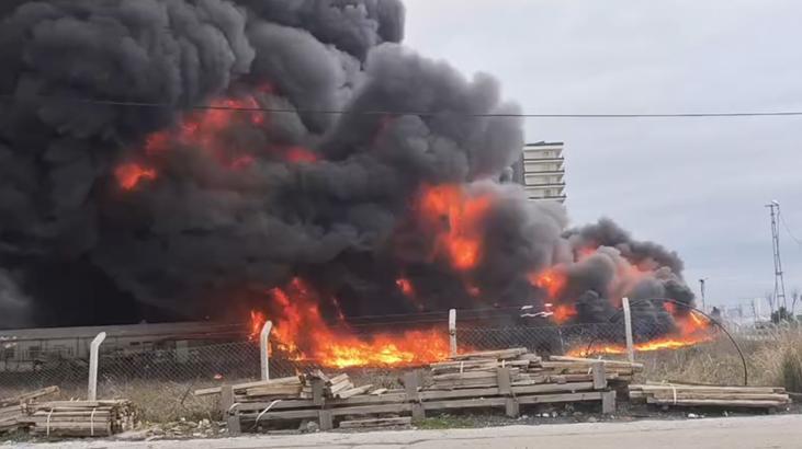 Büyükçekmece'de büyük yangın! Ekipler sevk edildi