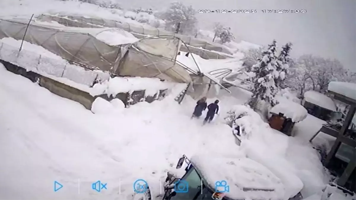 Eskipazar’da Kar Seraları Çöktü