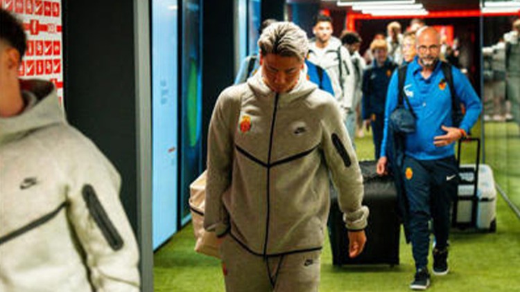 Maduro’nun eşofmanıyla stadyuma geldiler