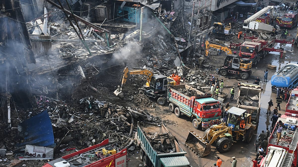 Pakistan’ın Karaçi kentinde AVM yangını: Ölü sayısı 23’e yükseldi | Euronews