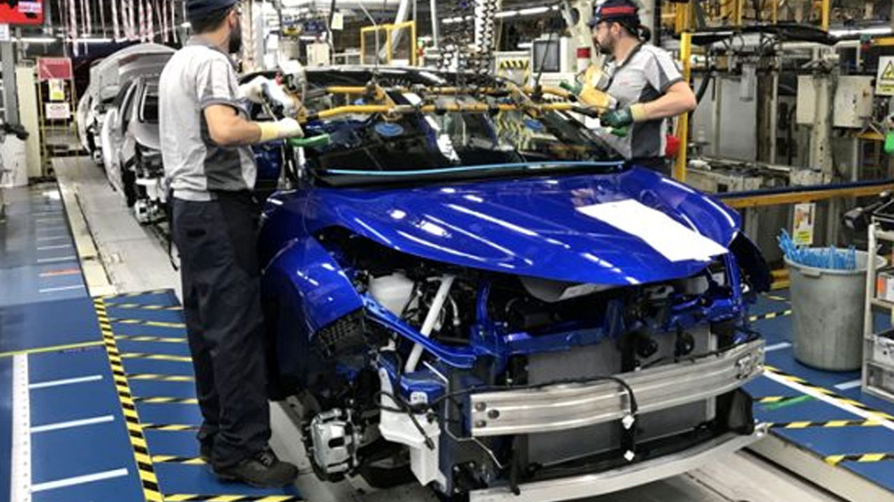 Otomobil devi yeni yıl zamlarını fiyat listesine yansıttı! Türkiye'de çok satan o araç ne kadar oldu?