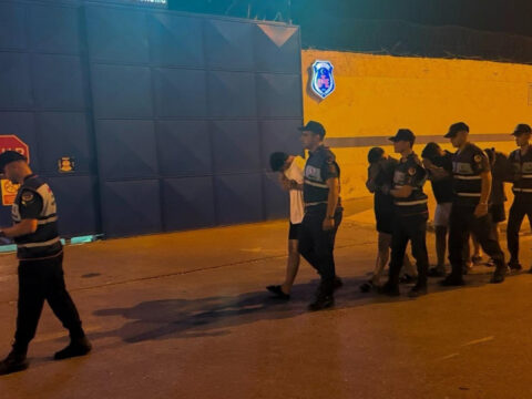 Gbtde cikan arbede polis merkezinde devam etti camlari bile kirdilar 2mplzrVs